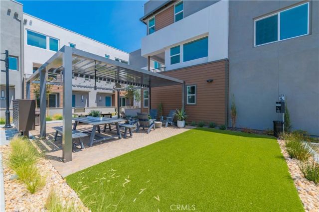 589 S Lyon St, Santa Ana, CA 92705