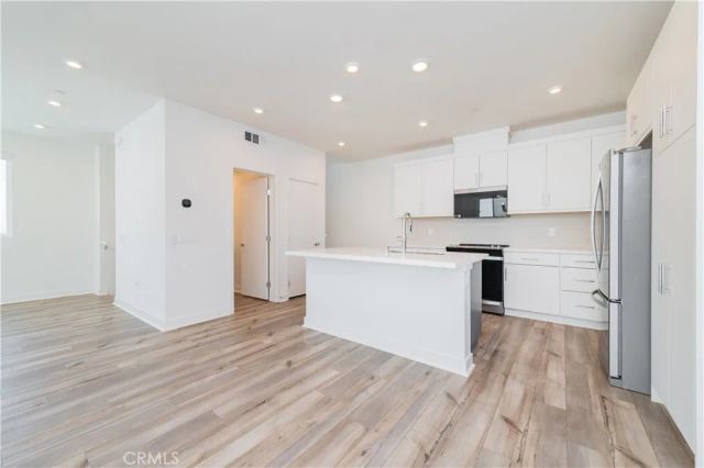 589 S Lyon St, Santa Ana, CA 92705