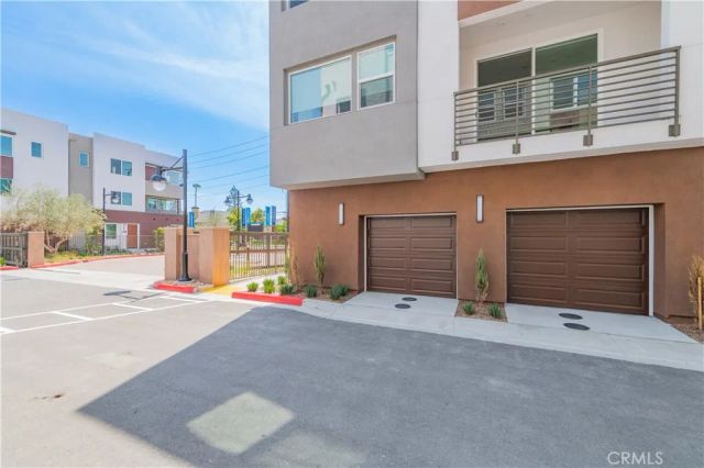 589 S Lyon St, Santa Ana, CA 92705