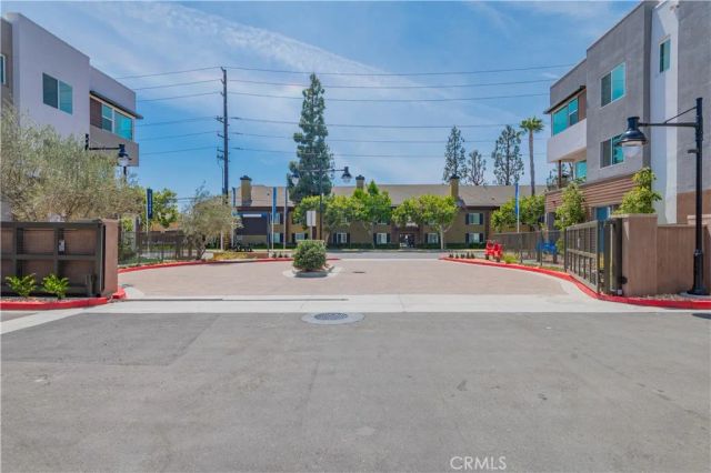 589 S Lyon St, Santa Ana, CA 92705