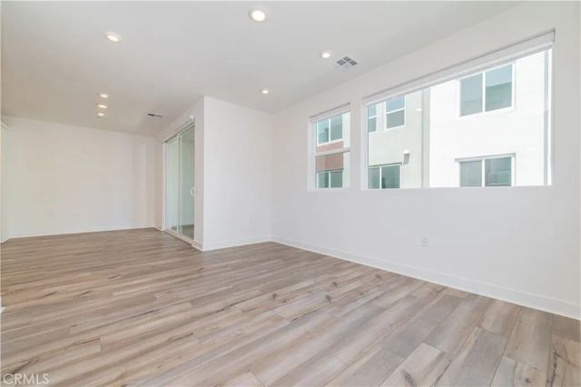 589 S Lyon St, Santa Ana, CA 92705