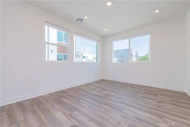 589 S Lyon St, Santa Ana, CA 92705
