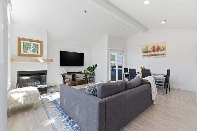 939 Linda Mar Boulevard, Pacifica, CA 94044