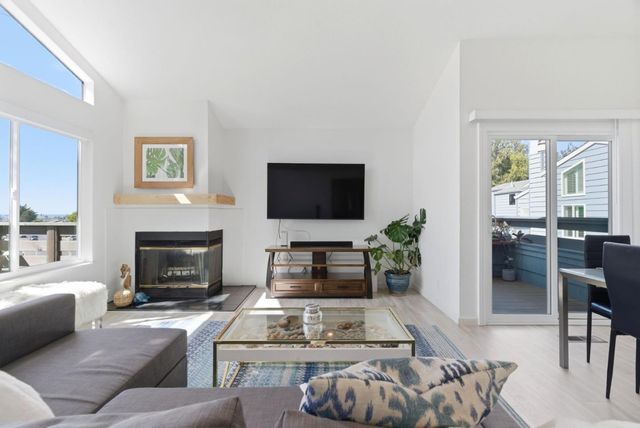 939 Linda Mar Boulevard, Pacifica, CA 94044