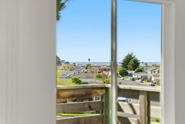 939 Linda Mar Boulevard, Pacifica, CA 94044