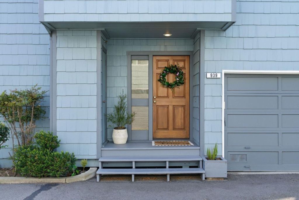 939 Linda Mar Boulevard, Pacifica, CA 94044