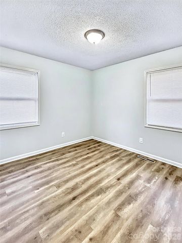 275 Efird Street, Gastonia, NC 28054