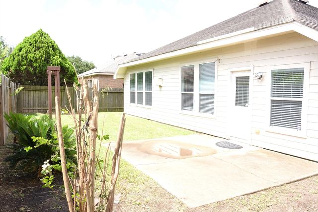2705 Hewn Rock Way, Pearland, TX 77584