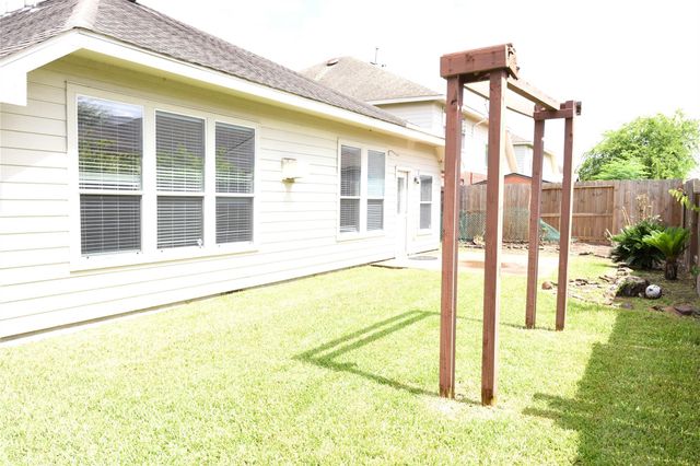 2705 Hewn Rock Way, Pearland, TX 77584