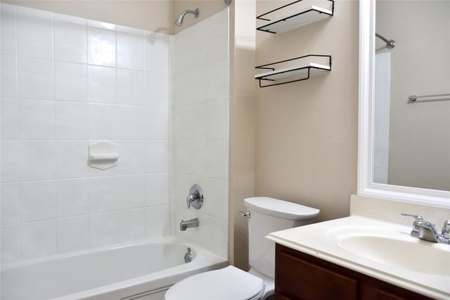 2705 Hewn Rock Way, Pearland, TX 77584