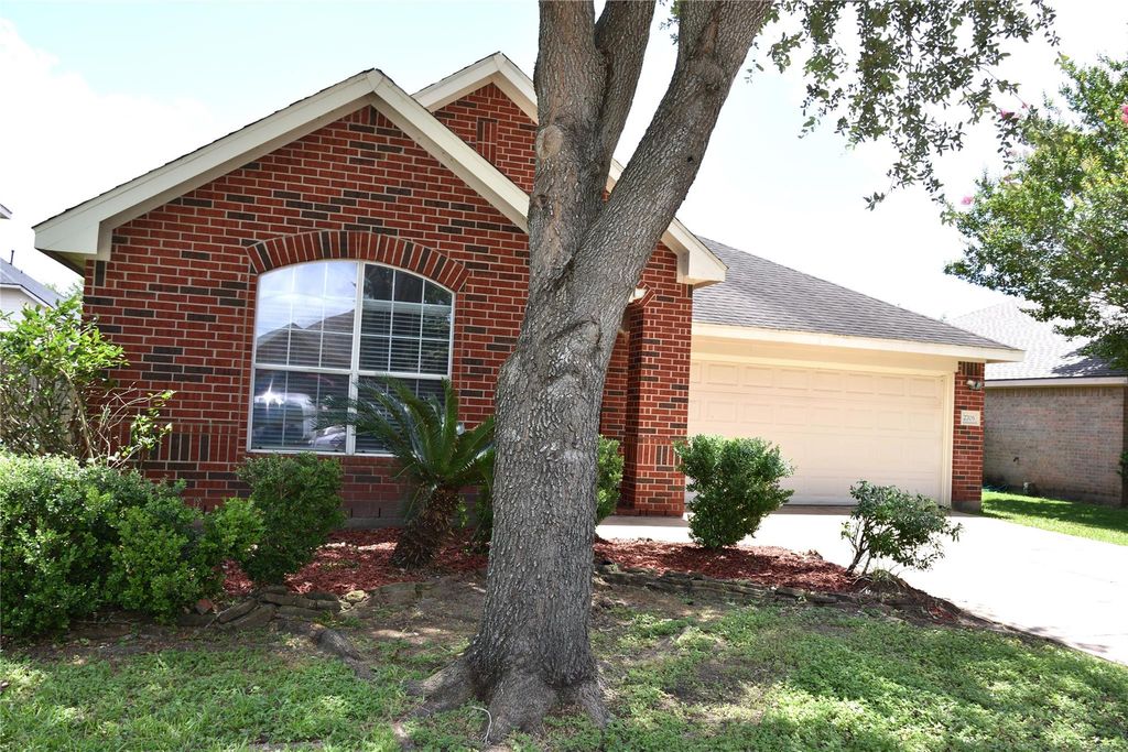2705 Hewn Rock Way, Pearland, TX 77584