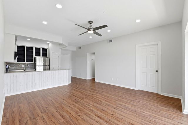 793 Davis Road 113, League City, TX 77573