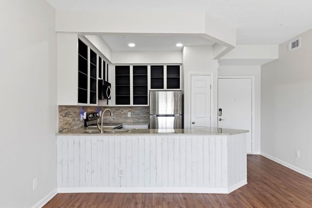793 Davis Road 113, League City, TX 77573