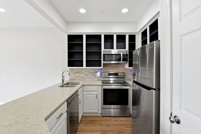 793 Davis Road 113, League City, TX 77573