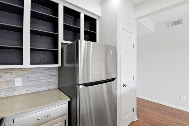 793 Davis Road 113, League City, TX 77573