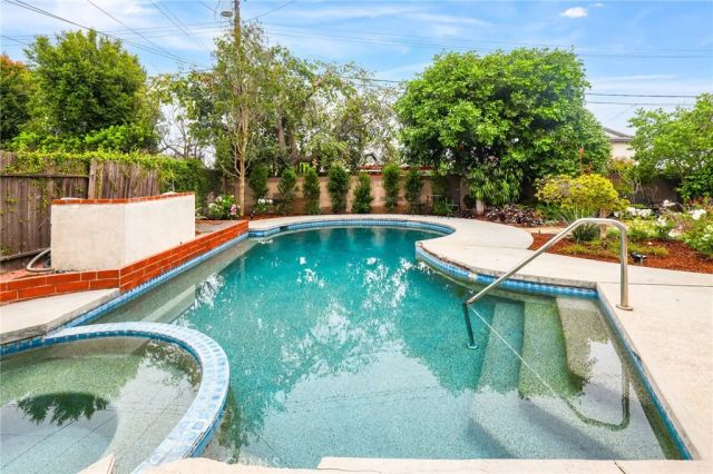 3682 La Colmena Way, Los Alamitos, CA 90720