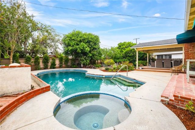 3682 La Colmena Way, Los Alamitos, CA 90720