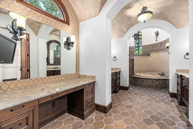 211 AUGUSTA, Boerne, TX 78006