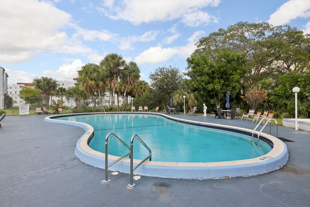 2860 Somerset Drive 412k, Lauderdale Lakes, FL 33311
