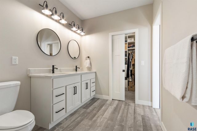 5301 S Hosta Ave Avenue, Sioux Falls, SD 57108