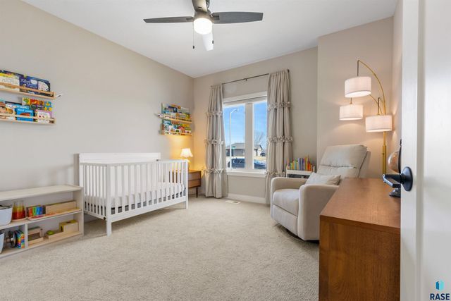 5301 S Hosta Ave Avenue, Sioux Falls, SD 57108