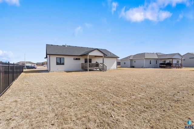 5301 S Hosta Ave Avenue, Sioux Falls, SD 57108