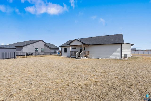 5301 S Hosta Ave Avenue, Sioux Falls, SD 57108
