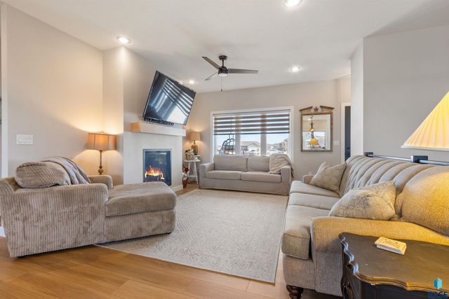 5301 S Hosta Ave Avenue, Sioux Falls, SD 57108