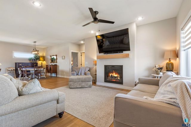 5301 S Hosta Ave Avenue, Sioux Falls, SD 57108