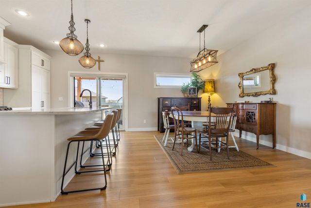 5301 S Hosta Ave Avenue, Sioux Falls, SD 57108