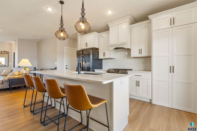 5301 S Hosta Ave Avenue, Sioux Falls, SD 57108