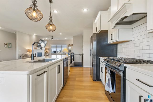 5301 S Hosta Ave Avenue, Sioux Falls, SD 57108