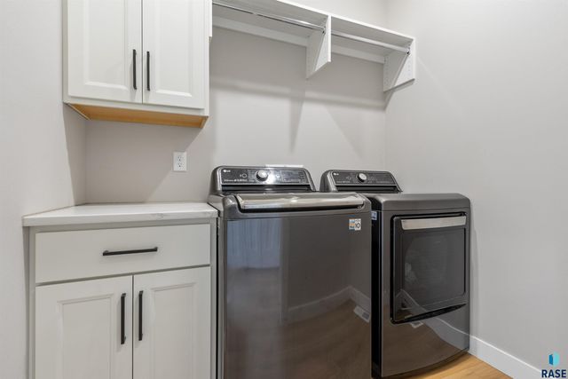 5301 S Hosta Ave Avenue, Sioux Falls, SD 57108