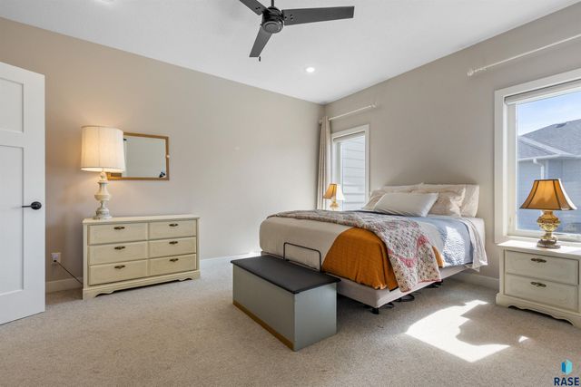 5301 S Hosta Ave Avenue, Sioux Falls, SD 57108