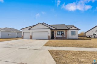 5301 S Hosta Ave Avenue, Sioux Falls, SD 57108