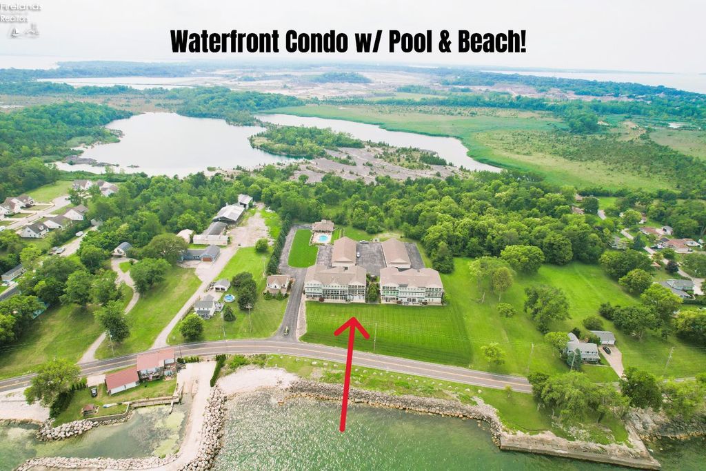 812 E Main St Apt 2D, Marblehead, OH 43440