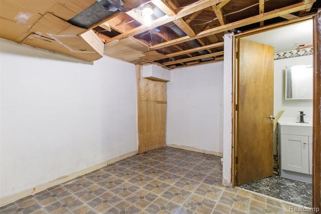 7044 Hudson Avenue, Warren, MI 48091