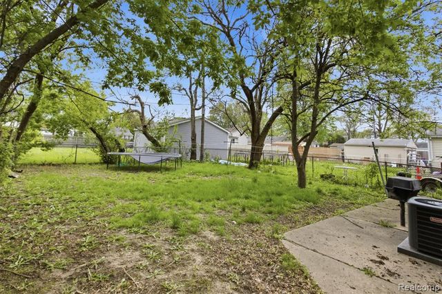 7044 Hudson Avenue, Warren, MI 48091