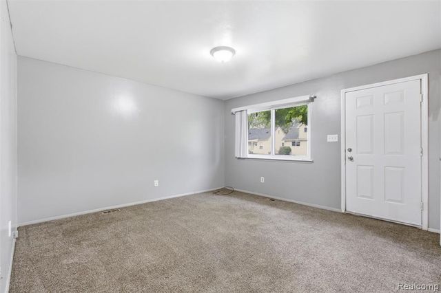 7044 Hudson Avenue, Warren, MI 48091
