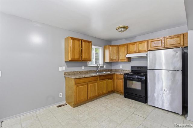 7044 Hudson Avenue, Warren, MI 48091