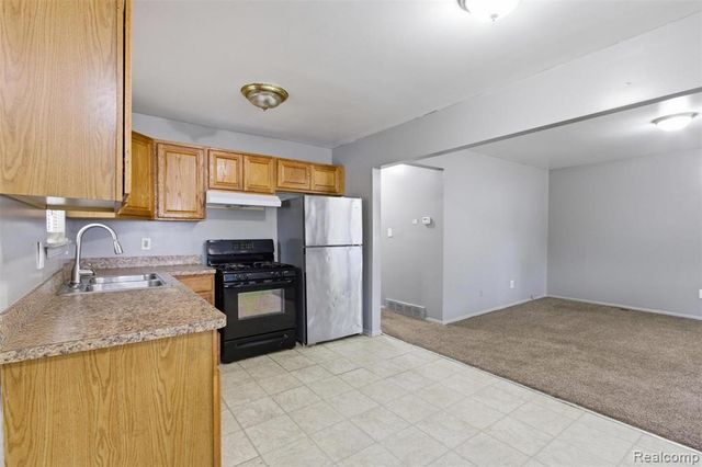 7044 Hudson Avenue, Warren, MI 48091