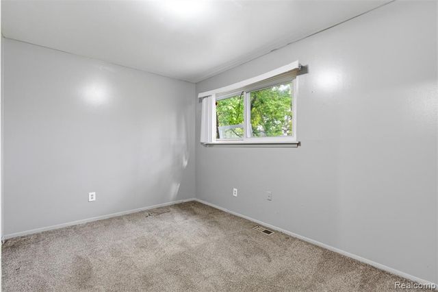 7044 Hudson Avenue, Warren, MI 48091