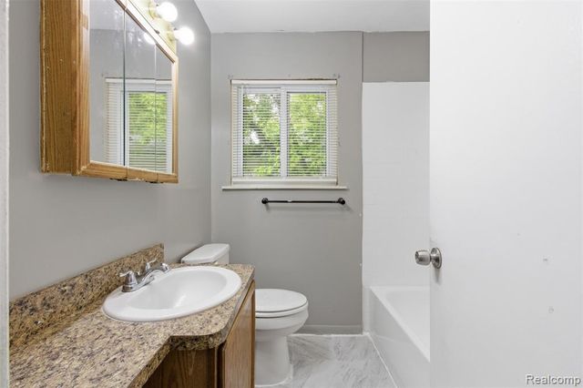 7044 Hudson Avenue, Warren, MI 48091