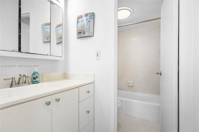 2899 Collins Ave 642, Miami Beach, FL 33140