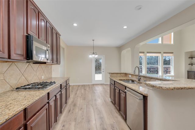 2319 Comanche Trail, Grand Prairie, TX 75052