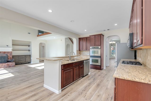2319 Comanche Trail, Grand Prairie, TX 75052