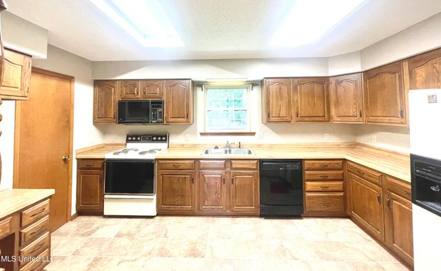 508 W Lakeshore Drive, Carriere, MS 39426
