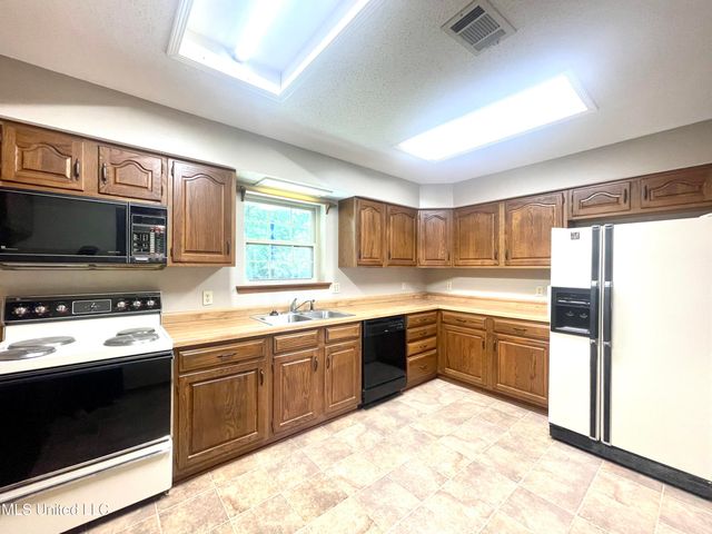 508 W Lakeshore Drive, Carriere, MS 39426