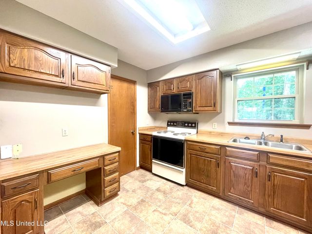 508 W Lakeshore Drive, Carriere, MS 39426