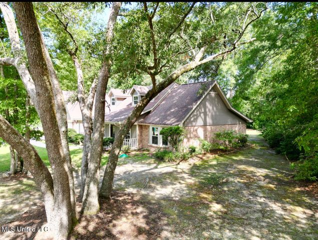 508 W Lakeshore Drive, Carriere, MS 39426